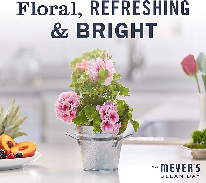 Mrs. Meyer's Clean Day Room Freshener Spray Bottle, Geranium Scent, 8 Fl oz (Pack of 1)